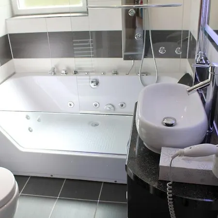 Feriehus Maarhoehe In The Maarberg