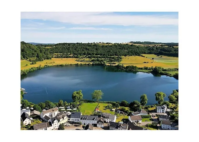 Maarhoehe In The Maarberg 度假居